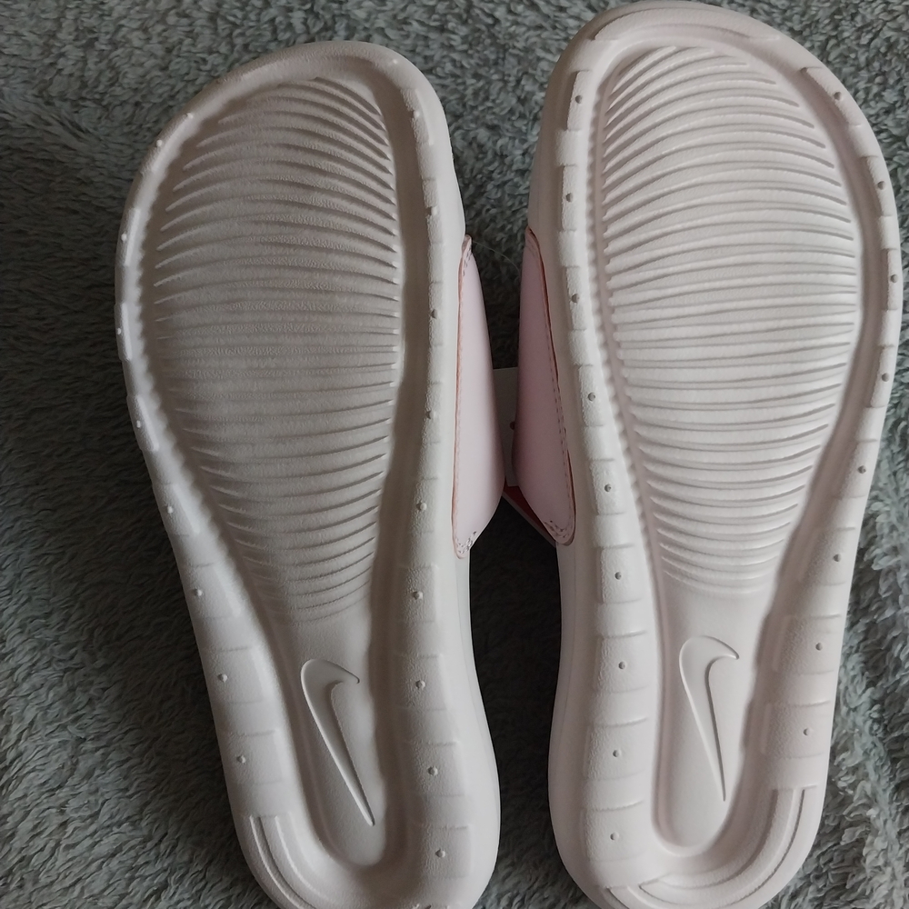 Nike Women’s Pink Slide Sandals - Picture 3 of 4